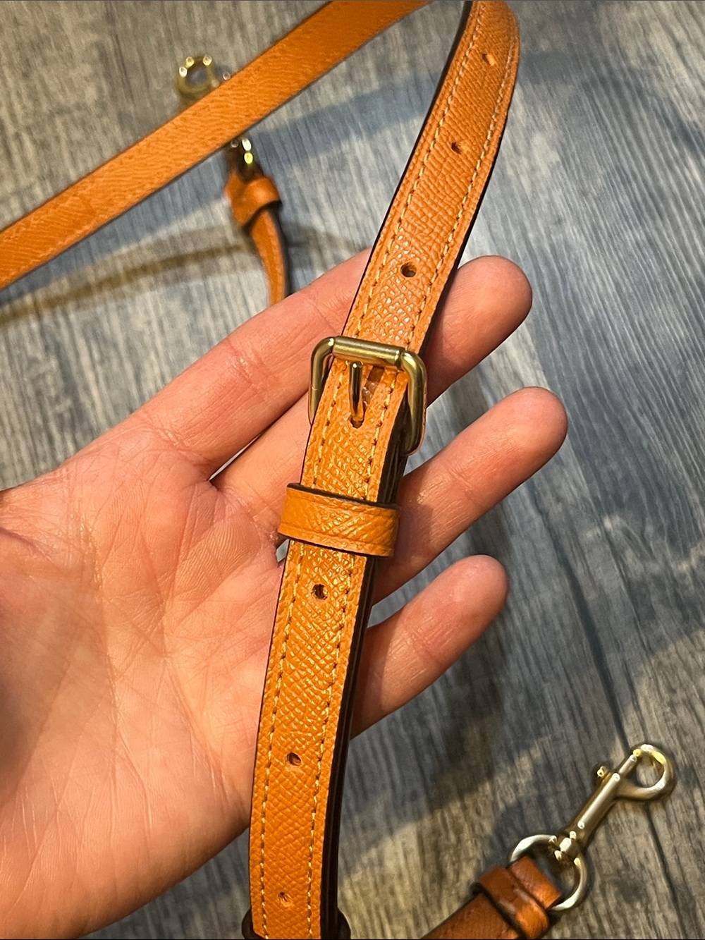 Coach Leather Crossbody/Shoulder Strap in Tan with Gold Hardware - Picture 4 of 4